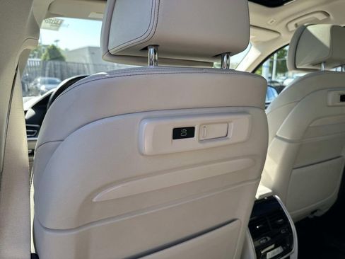 Used 2022 BMW X7 xDrive40i w/ Premium Package AWD/4WD image 32