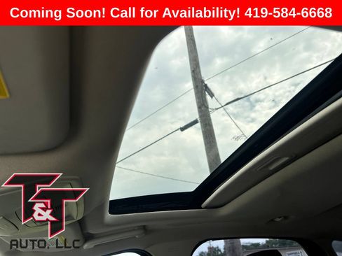 Used 2018 Ford Focus SEL w/ Cold Weather Package FWD image 14