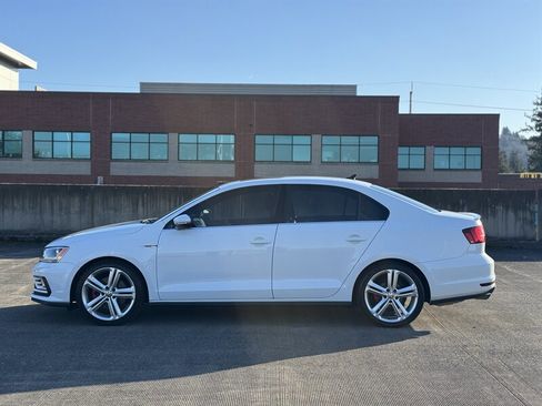 Used 2016 Volkswagen Jetta GLI SE image 2