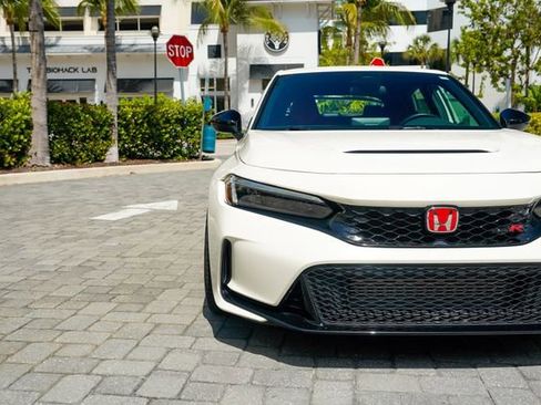 Used 2023 Honda Civic Type R image 6