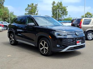 Used 2025 Volkswagen Tiguan SE AWD/4WD video 3