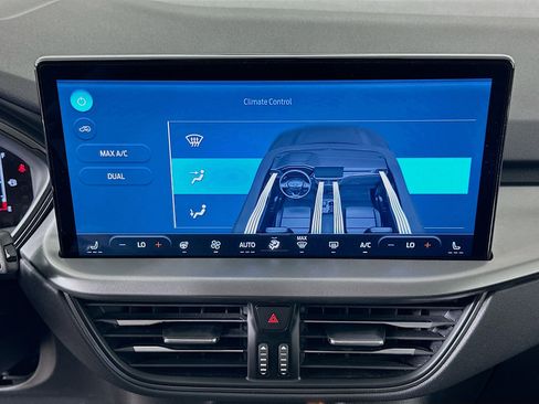 Used 2023 Ford Escape SE w/ Class II Trailer Tow Package image 24