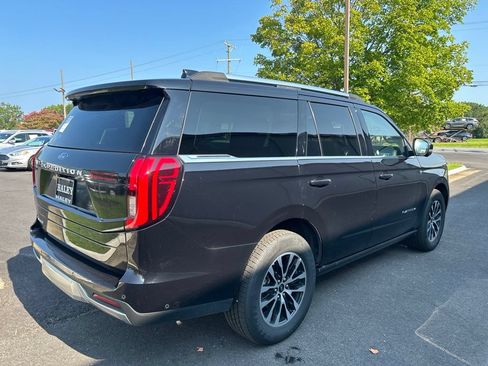 Used 2025 Ford Expedition Platinum AWD/4WD image 3