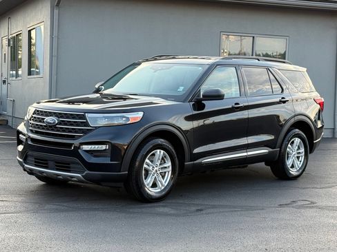 Used 2023 Ford Explorer XLT w/ Equipment Group 202A AWD/4WD image 8