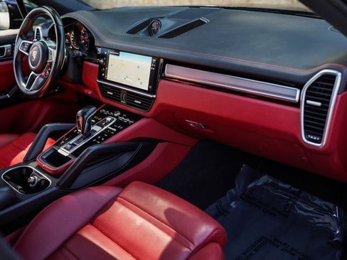 Used 2023 Porsche Cayenne Platinum Edition image 20