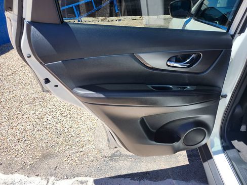 Used 2015 Nissan Rogue SV w/ SV Moonroof Package AWD/4WD image 16
