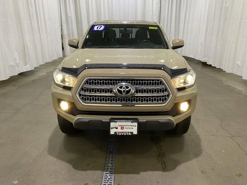 Certified 2017 Toyota Tacoma TRD Off-Road image 8