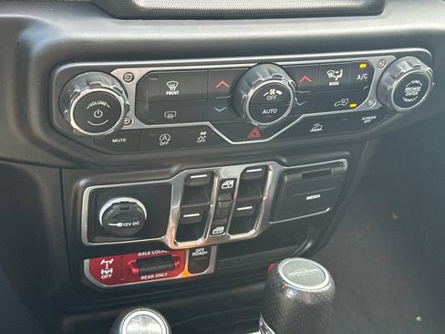 Used 2022 Jeep Gladiator Mojave AWD/4WD image 27