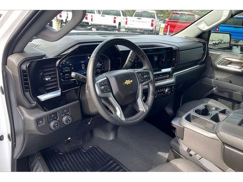 Used 2023 Chevrolet Silverado 1500 LT AWD/4WD image 15