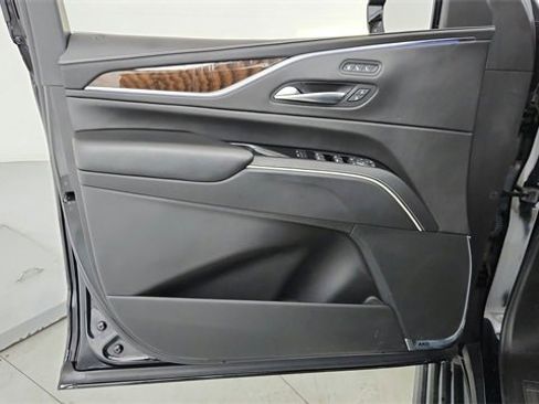 Used 2022 Cadillac Escalade Sport Platinum image 11