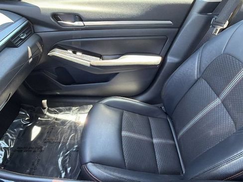 Used 2024 Nissan Altima 2.5 SR FWD image 12