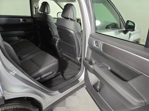 Used 2025 Hyundai Santa Fe SEL AWD/4WD image 13