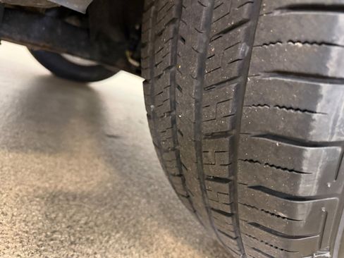 Certified 2020 Ford Explorer XLT w/ Equipment Group 202A image 33