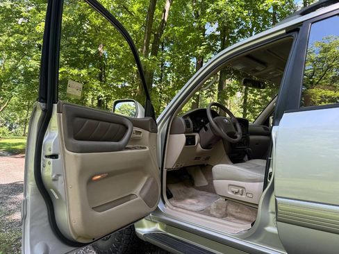 Used 2001 Toyota Land Cruiser AWD/4WD image 46