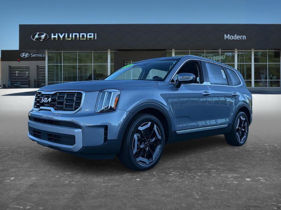 Used 2023 Kia Telluride S FWD image 1