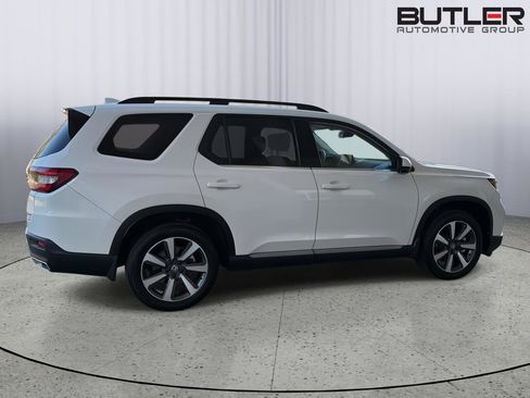 Used 2025 Honda Pilot Touring image 7