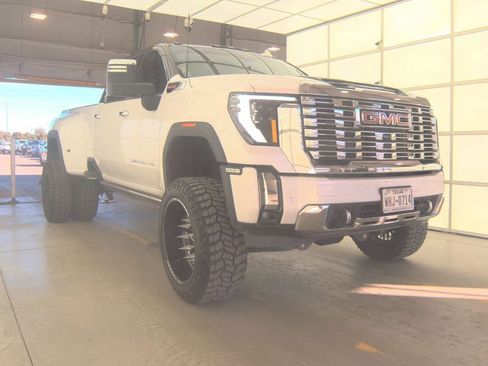 Used 2025 GMC Sierra 3500 Denali w/ Technology Package image 1