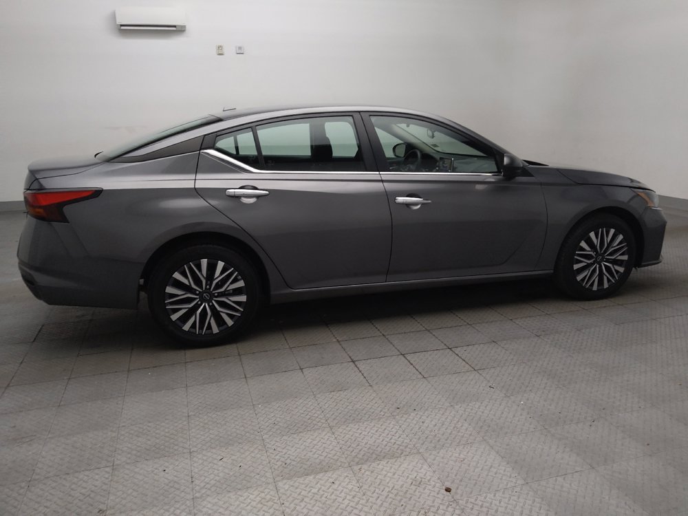 Used 2025 Nissan Altima 2.5 SV AWD/4WD image 10