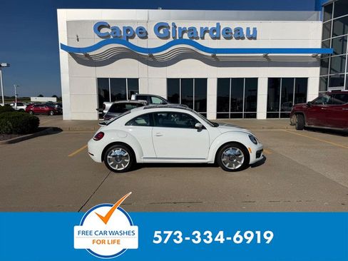 Used 2018 Volkswagen Beetle 2.0T SE FWD image 1