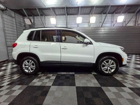 Used 2017 Volkswagen Tiguan S image 9