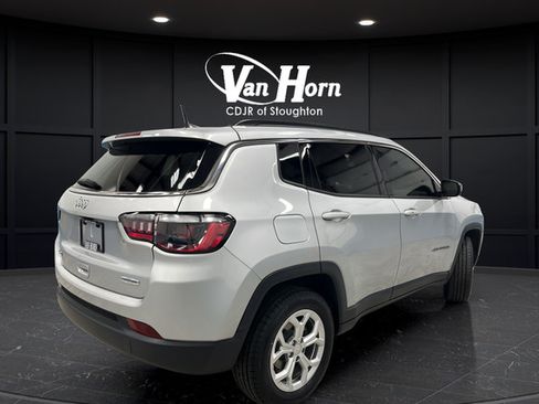 Used 2024 Jeep Compass Latitude AWD/4WD image 7