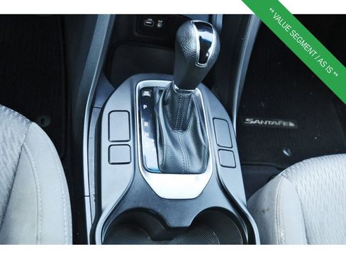 Used 2017 Hyundai Santa Fe SE w/ Cargo Package image 28