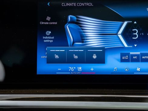 Certified 2025 BMW X7 xDrive40i w/ Premium Package image 30