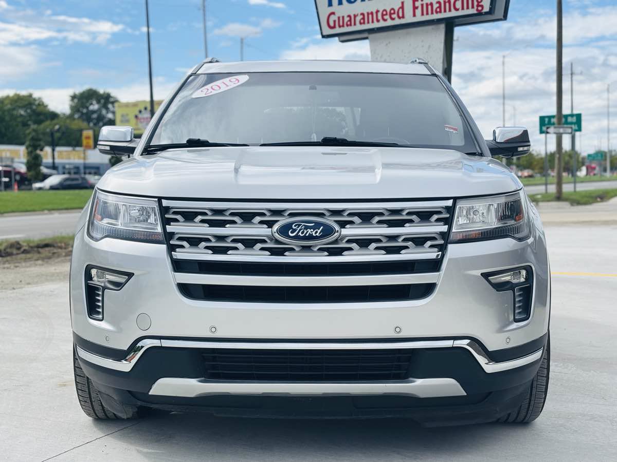 Used 2019 Ford Explorer XLT w/ Equipment Group 202A AWD/4WD image 19