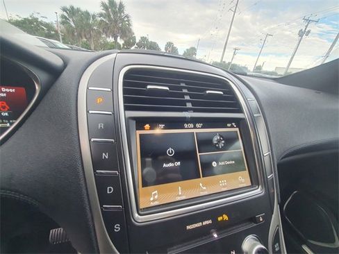 Used 2019 Lincoln Nautilus FWD image 18