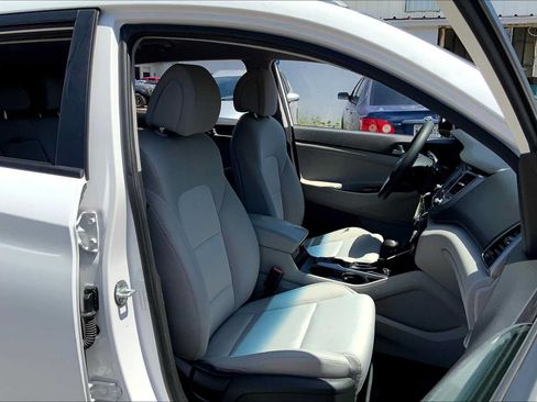 Used 2017 Hyundai Tucson SE w/ SE Popular Package 02 FWD image 8