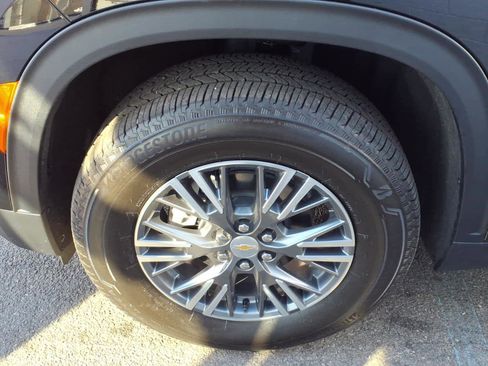 Used 2026 Chevrolet Traverse LT AWD/4WD image 8
