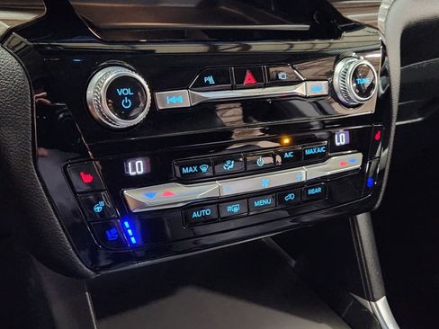 Used 2021 Ford Explorer Limited w/ Equipment Group 301A RWD image 38