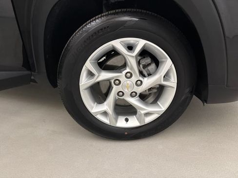 Used 2024 Chevrolet Trax LS w/ LS Convenience Package FWD image 24