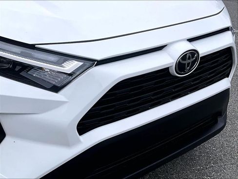 Used 2025 Toyota RAV4 XLE AWD/4WD image 32