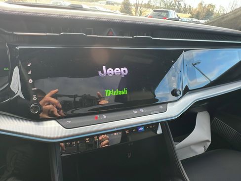 Used 2024 Jeep Wagoneer Launch Edition image 32