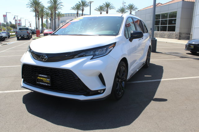 Certified 2026 Toyota Sienna XSE FWD image 4