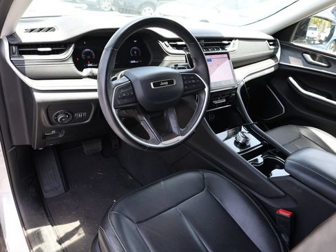 Used 2022 Jeep Grand Cherokee Limited RWD image 12