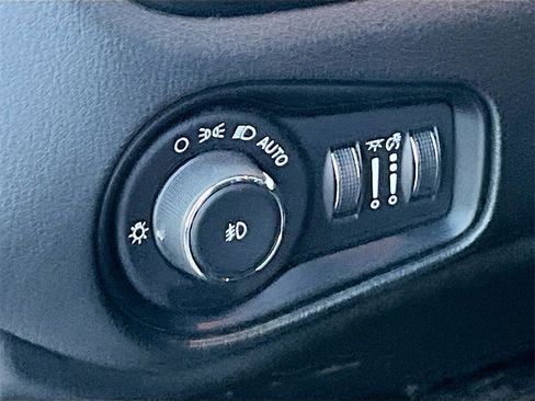 Used 2022 Jeep Renegade Latitude w/ Convenience Group image 10