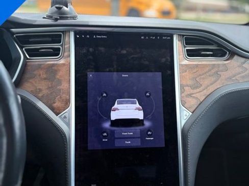 Used 2018 Tesla Model X 75D AWD/4WD image 18