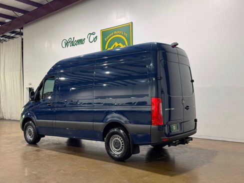 Used 2024 Mercedes-Benz Sprinter 2500 image 5