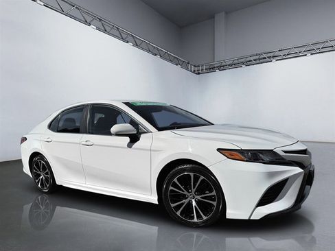 Used 2019 Toyota Camry SE image 25