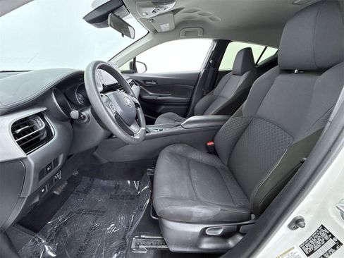 Used 2021 Toyota C-HR LE image 11