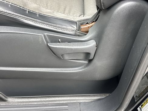 Used 2017 Nissan Titan S image 17