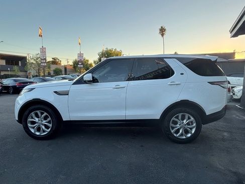 Used 2017 Land Rover Discovery SE image 11