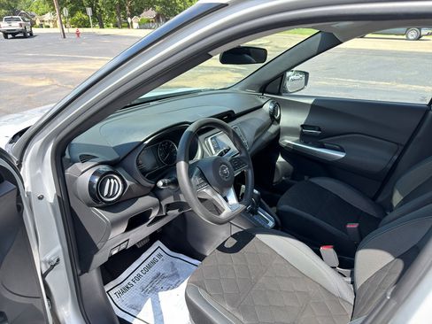 Used 2020 Nissan Kicks SV FWD image 17