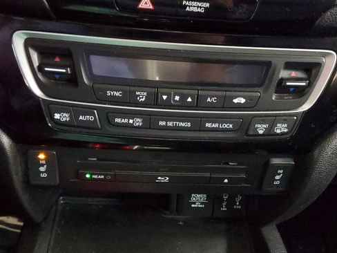 Used 2018 Honda Pilot Touring image 28