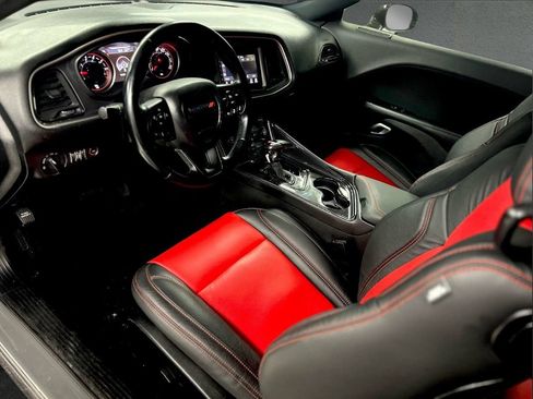Used 2019 Dodge Challenger SXT RWD image 14