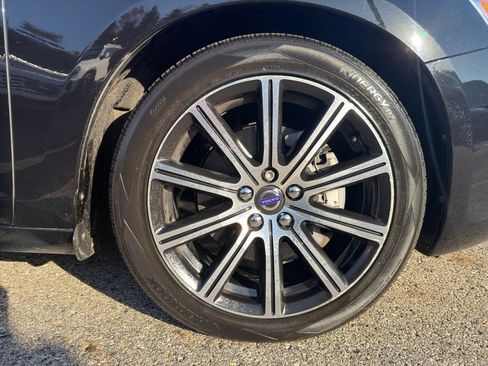 Used 2017 Volvo S60 T5 Inscription image 9