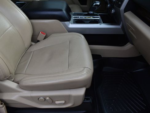 Used 2016 Ford F150 Lariat w/ Equipment Group 502A Luxury image 31