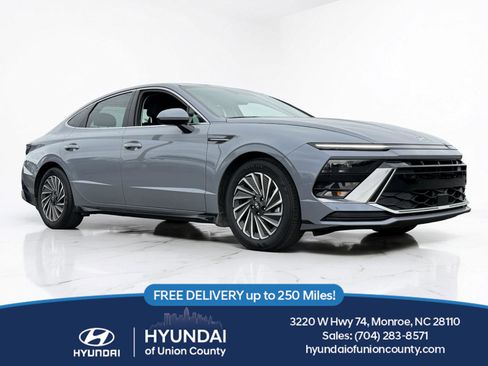 Certified 2025 Hyundai Sonata SEL image 1